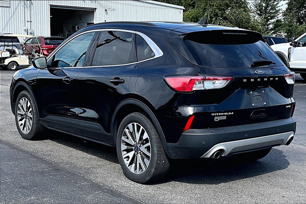 Used 2022 Ford Escape Titanium AWD/4WD image 3