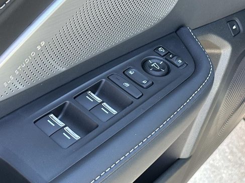 Certified 2025 Acura RDX SH-AWD w/ Advance Package image 10