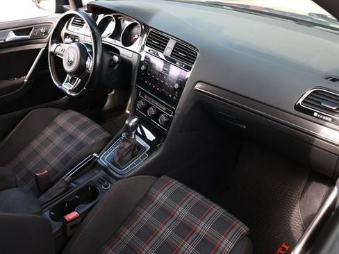 Used 2018 Volkswagen GTI SE FWD image 21