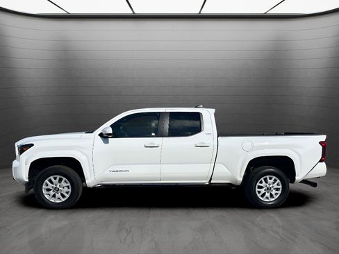 Used 2025 Toyota Tacoma SR5 w/ SR5 Upgrade Package image 18