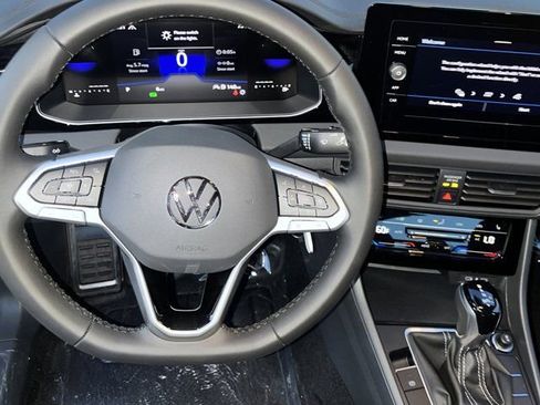 Used 2025 Volkswagen Jetta Sport image 14