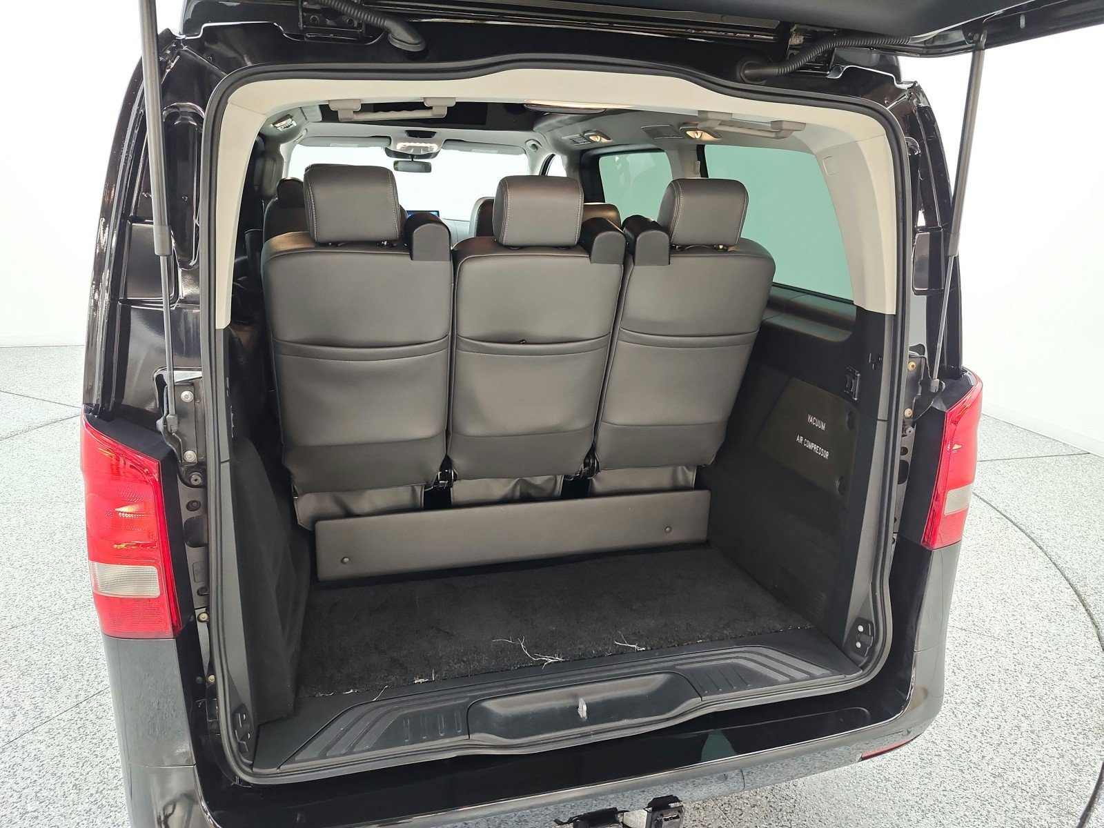 Used 2018 Mercedes-Benz Metris Passenger image 20