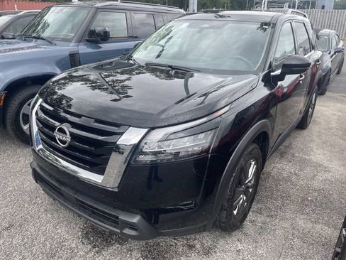 Used 2025 Nissan Pathfinder SV FWD image 1