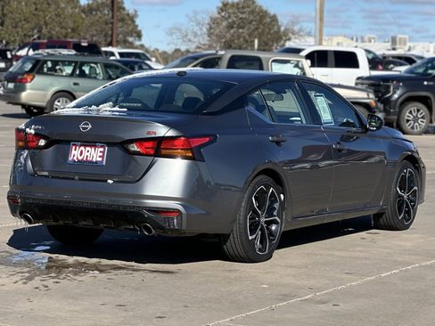 Used 2023 Nissan Altima 2.5 SR image 3
