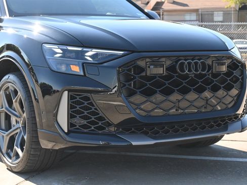 Used 2025 Audi RS Q8 performance image 27