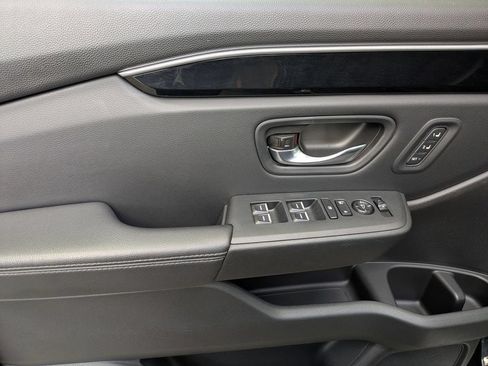 Used 2024 Honda Pilot Touring image 6