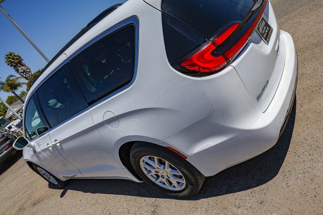 Used 2022 Chrysler Pacifica Touring-L FWD image 8