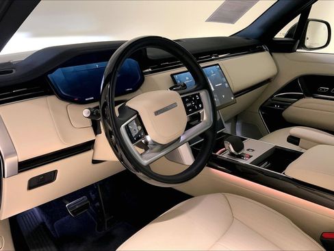Certified 2025 Land Rover Range Rover SE AWD/4WD image 17