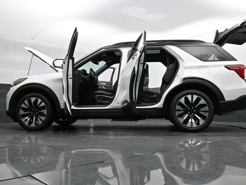 New 2026 Ford Explorer Platinum w/ LUX Leather Package AWD/4WD image 35
