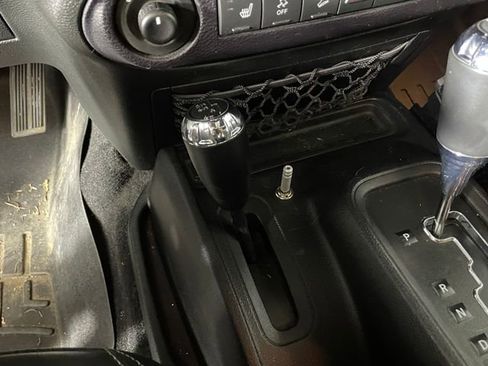 Used 2014 Jeep Wrangler Unlimited Rubicon AWD/4WD image 9