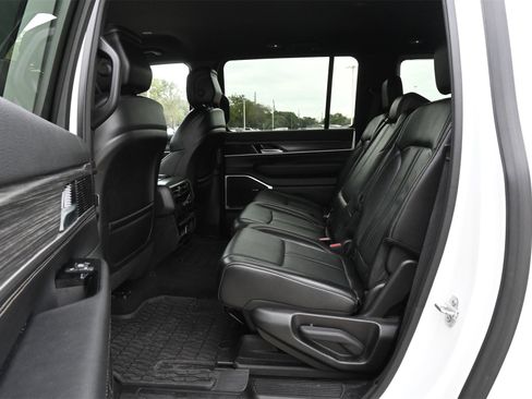 Used 2024 Jeep Wagoneer L Series II w/ Flexible Seating Group image 20