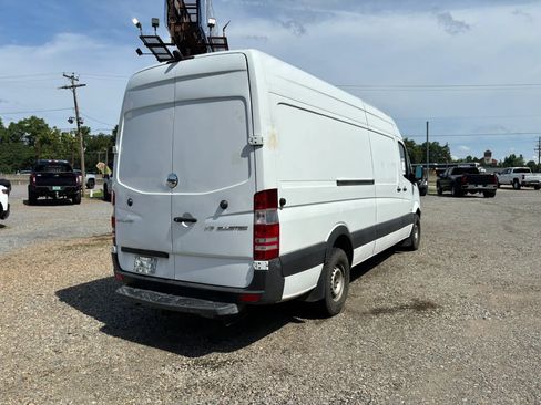 Used 2014 Freightliner Sprinter 2500 RWD image 6