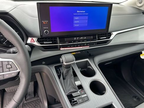 New 2026 Toyota Sienna XLE image 15