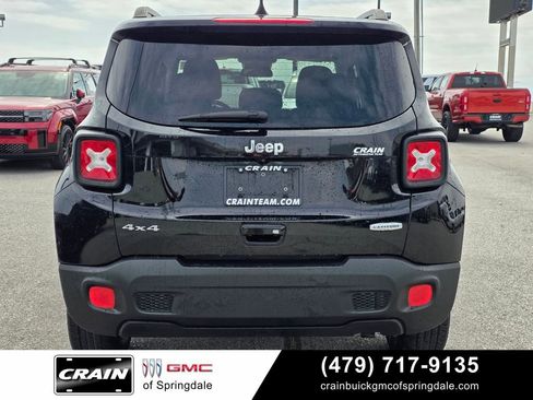 Used 2018 Jeep Renegade Latitude AWD/4WD image 6