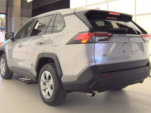 Used 2022 Toyota RAV4 LE AWD/4WD image 10
