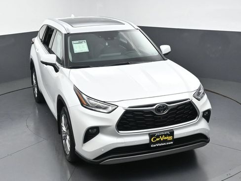 Used 2026 Toyota Highlander Platinum AWD/4WD image 42
