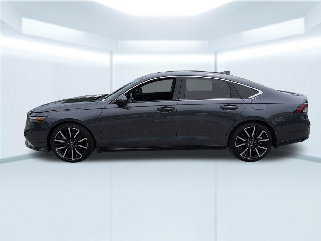 Used 2023 Honda Accord Touring image 2