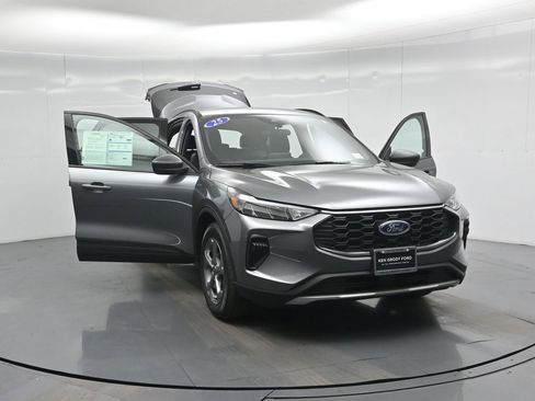 Used 2025 Ford Escape ST-Line w/ Equipment Group 301A image 32