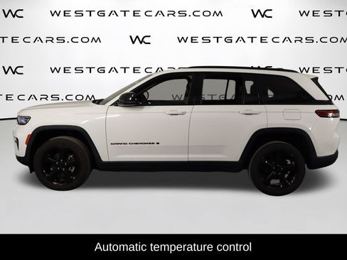 Used 2023 Jeep Grand Cherokee Altitude AWD/4WD image 5