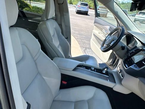 Certified 2023 Volvo XC90 B6 Plus AWD/4WD image 32