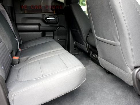 Used 2022 Chevrolet Silverado 2500 LT w/ Convenience Package image 11