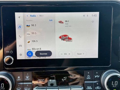 Used 2023 Toyota Highlander XLE AWD/4WD image 14