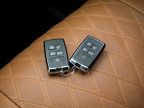 Used 2020 Land Rover Range Rover SV Autobiography Dynamic image 9