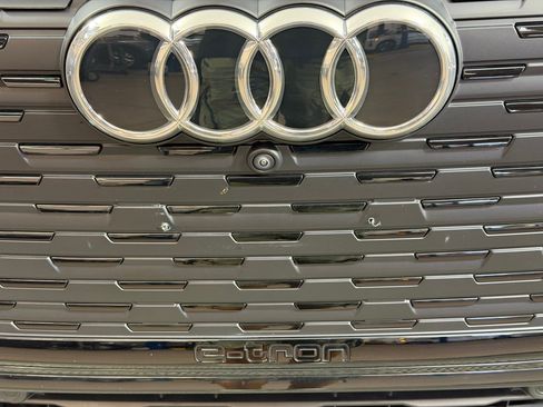 Used 2025 Audi Q4 e-tron Prestige w/ Black Optic Package AWD/4WD image 26
