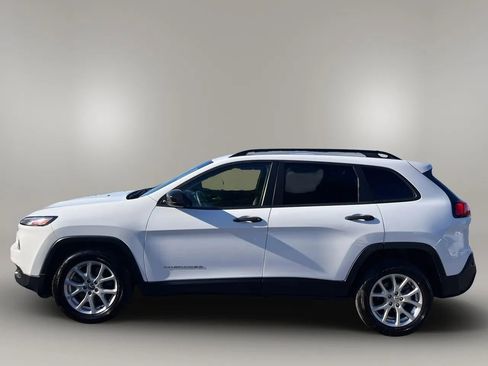 Used 2017 Jeep Cherokee Sport FWD image 7