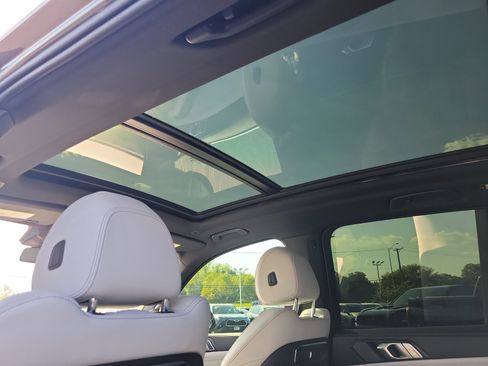 Used 2025 BMW X5 xDrive40i w/ Premium Package image 14