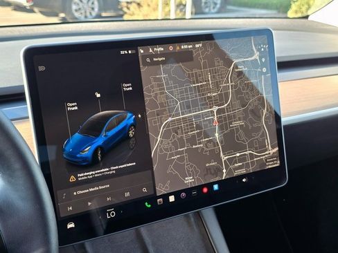 Used 2023 Tesla Model Y AWD image 27