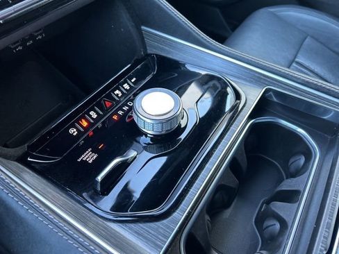 Used 2024 Jeep Wagoneer L Series II w/ Flexible Seating Group image 22