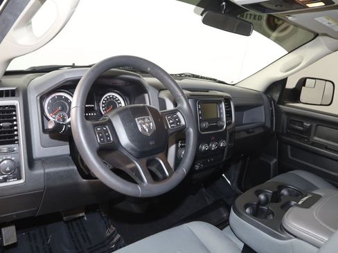 Used 2018 RAM 1500 Express AWD/4WD image 22