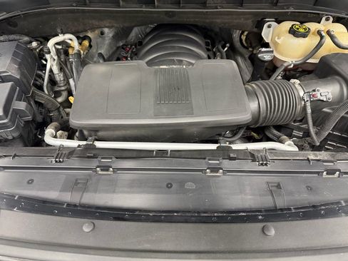 Used 2021 Chevrolet Suburban Premier w/ Premium Package image 11