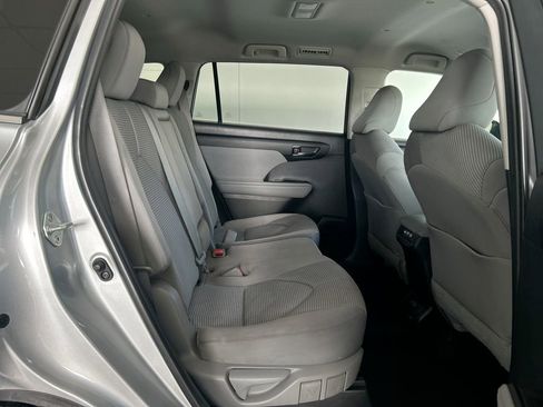 Used 2023 Toyota Highlander LE image 34