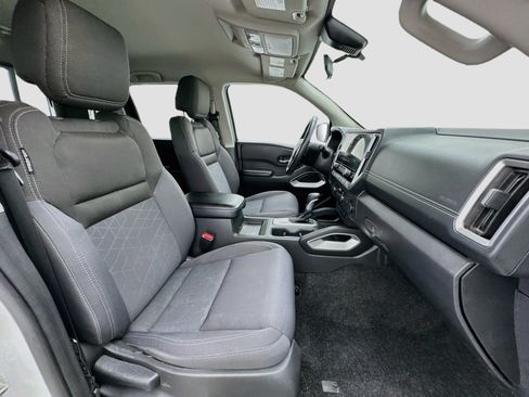 Used 2025 Nissan Frontier SV w/ SV Convenience Package RWD image 18