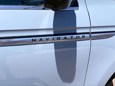 New 2026 Lincoln Navigator L Reserve AWD/4WD image 15