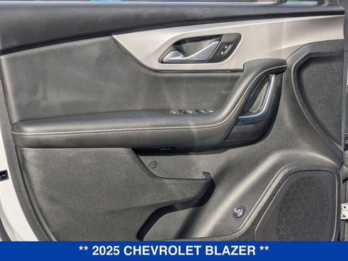 New 2025 Chevrolet Blazer LT w/ Sound & Technology Package AWD/4WD image 12