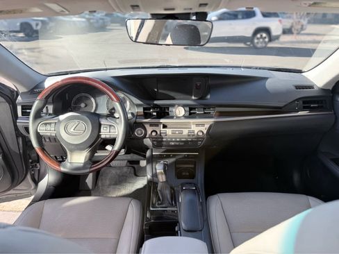 Used 2016 Lexus ES 350 w/ Navigation System Package image 34