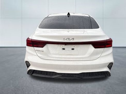 Used 2024 Kia Forte LXS FWD image 3