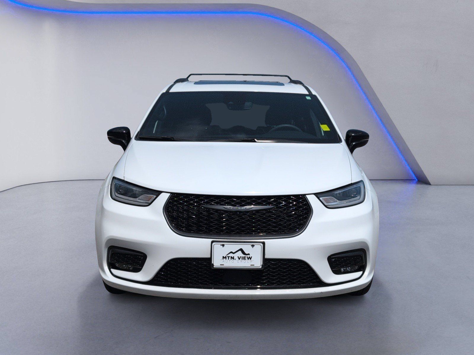 Used 2025 Chrysler Pacifica Limited FWD image 13