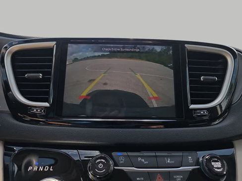 Used 2023 Chrysler Pacifica Touring-L FWD image 20