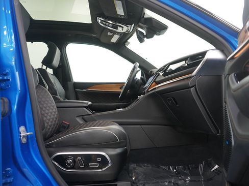 Used 2023 Jeep Grand Cherokee Summit image 11