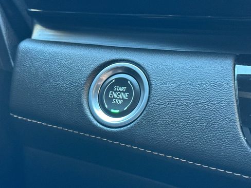 Used 2023 Cadillac Escalade Premium Luxury image 31