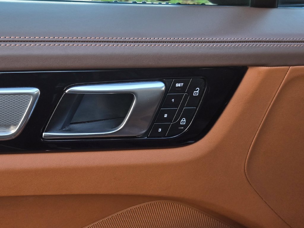 Used 2023 Porsche Cayenne Platinum Edition w/ Premium Package Plus (PIA) AWD/4WD image 16