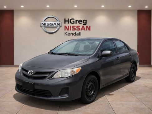 Used 2013 Toyota Corolla L FWD image 3