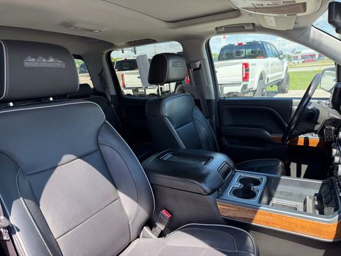 Used 2017 Chevrolet Silverado 1500 High Country AWD/4WD image 19