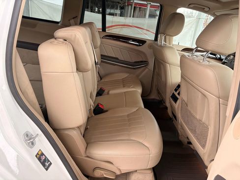 Used 2014 Mercedes-Benz GL 450 4MATIC image 28