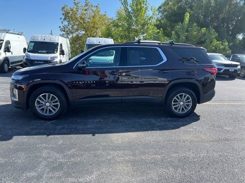 Used 2022 Chevrolet Traverse LT image 2