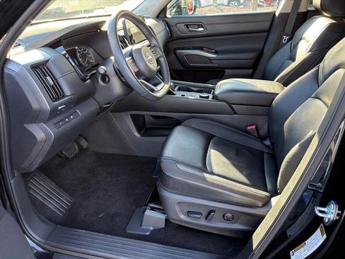 Certified 2024 Nissan Pathfinder SL w/ SL Premium Package image 18